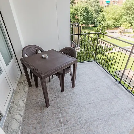 Guesthost - Business Balcony Flat דירה מילאנו