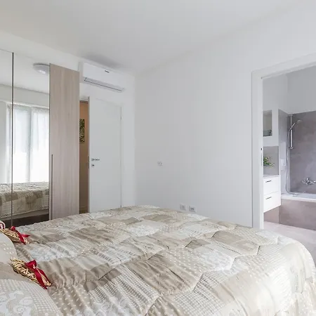 Guesthost - Business Balcony Flat דירה מילאנו