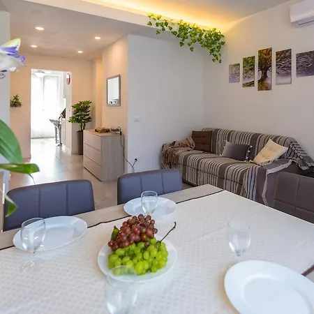 Business Balcony Flat Apartamento