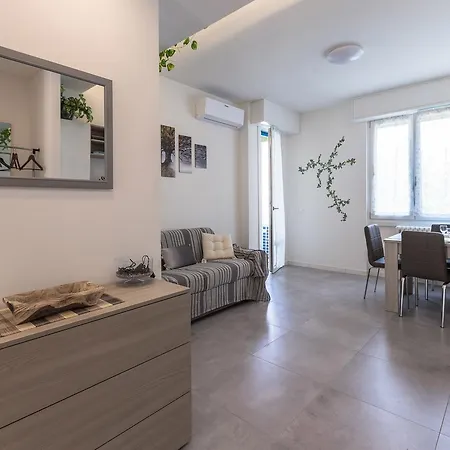 Business Balcony Flat Milão