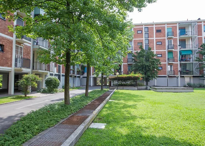 Guesthost - Business Balcony Flat Apartment Milan