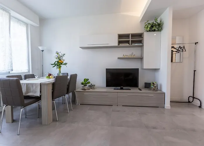 Guesthost - Business Balcony Flat Apartment Milan