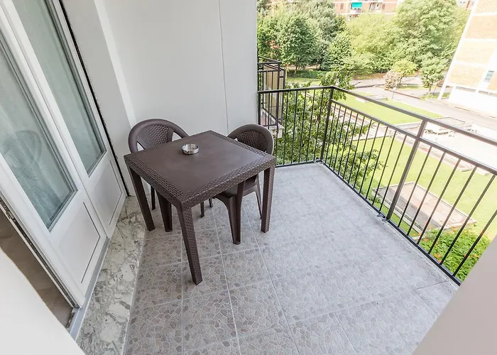 Guesthost - Business Balcony Flat Apartment Milan