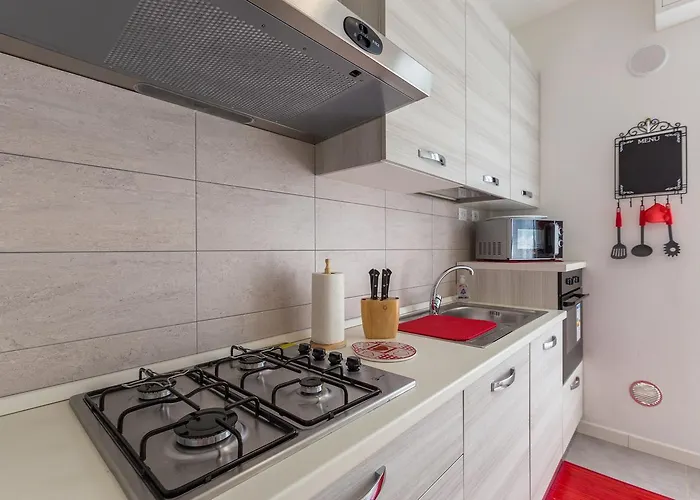 Guesthost - Business Balcony Flat Apartment *