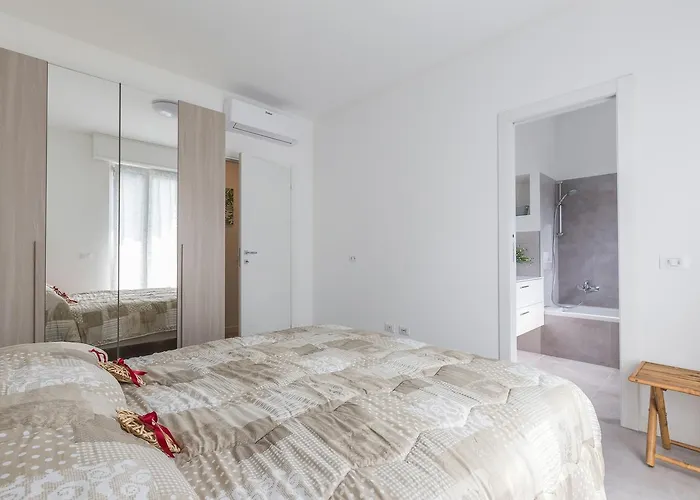 Guesthost - Business Balcony Flat Apartment Milan