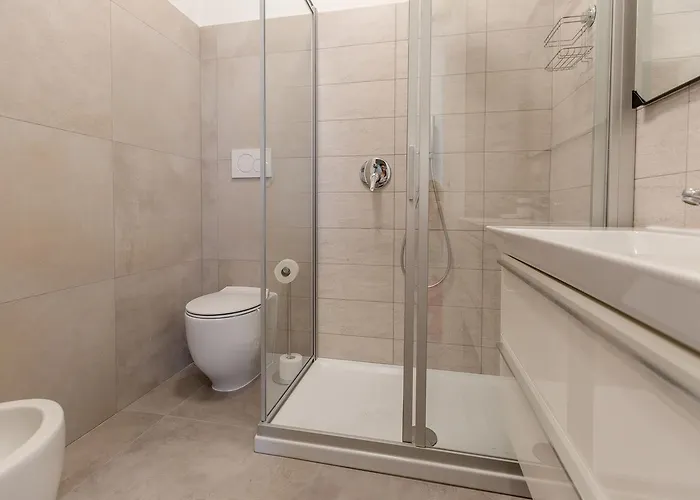 Guesthost - Business Balcony Flat Apartment Milan