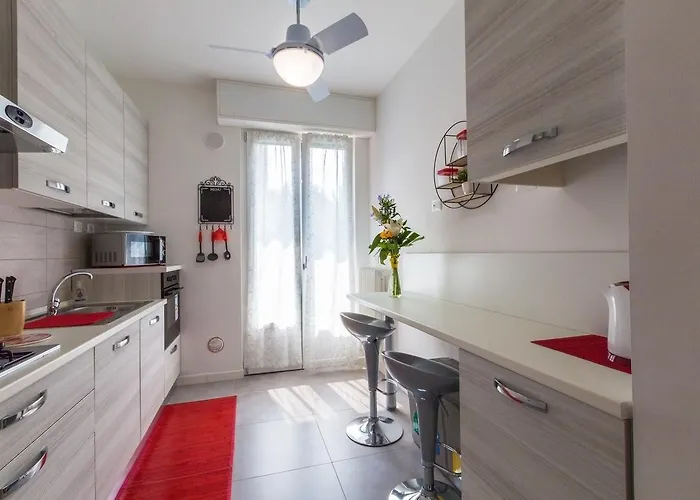 Guesthost - Business Balcony Flat Milan