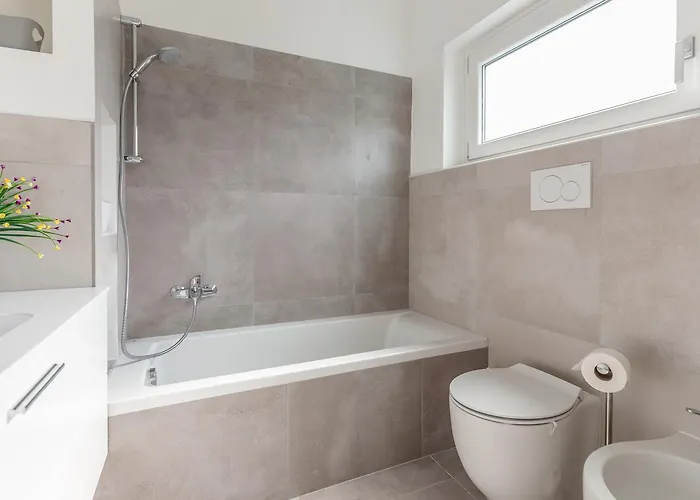 Guesthost - Business Balcony Flat Milan