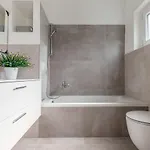 Guesthost - Business Balcony Flat Lägenhet