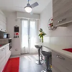Guesthost - Business Balcony Flat Milano