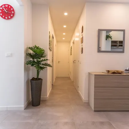 Business Balcony Flat Apartment Milan